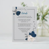 Carte D'accompagnement bleu marine & fleurs blanches argent détails feuil (Debout devant)