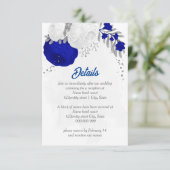 Carte D'accompagnement bleu royal et fleurs blanches argent mariage botan (Debout devant)
