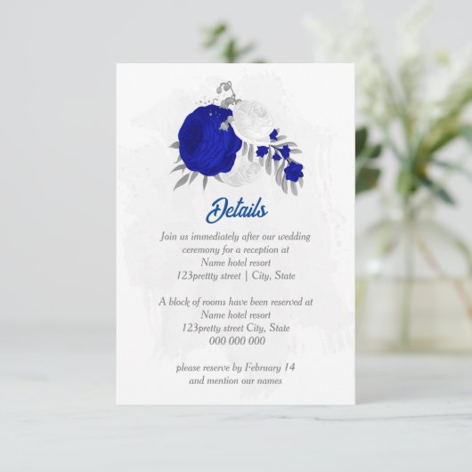 Carte D'accompagnement bleu royal et fleurs blanches argent mariage botan (Debout devant)