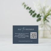 Carte D'accompagnement Blue Navy Script simple QR Code Mariage Détail (Debout devant)