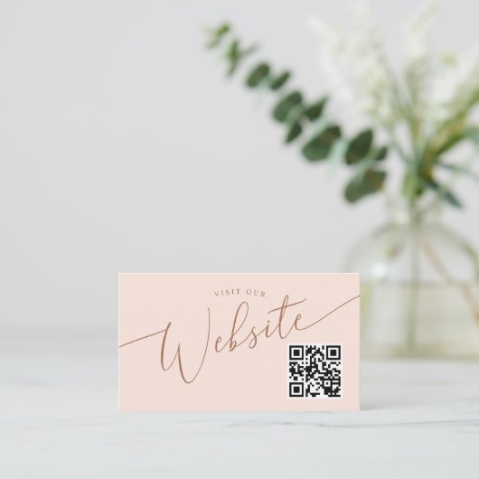 Carte D'accompagnement Blush Pink Minimal Mariage Website Code QR (Debout devant)