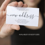 Carte D'accompagnement Budget nouveau script d'adresse déplacement faire-<br><div class="desc">Simple élégant minimaliste noir et blanc nouvelle adresse écriture manuscrite script de calligraphie budget abordable déplacement faire-part petite carte.            Facile à personnaliser avec votre nouvelle adresse de domicile ou de bureau.</div>