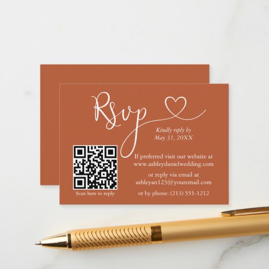 Carte D'accompagnement Calligraphie Mariage cardiaque QR RSVP Terracotta (Devant/Arrière en situation)