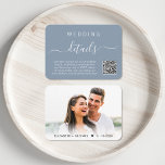 Carte D'accompagnement Chic Photo QR Code Dusty Blue Détails du Mariage<br><div class="desc">Chic mariage bleu poussiéreux détails carte boîtier avec "détails" dans un script blanc élégant avec des swashes. Entrez l'adresse de votre site Web mariage pour créer un code QR que vos invités peuvent scanner afin d'obtenir tous les détails de votre mariage, tels que les itinéraires et les hébergements. Au dos,...</div>