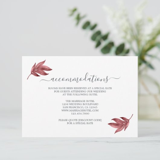 Carte D'accompagnement Chic Script Burgundy Leaf Information Mariage (Debout devant)