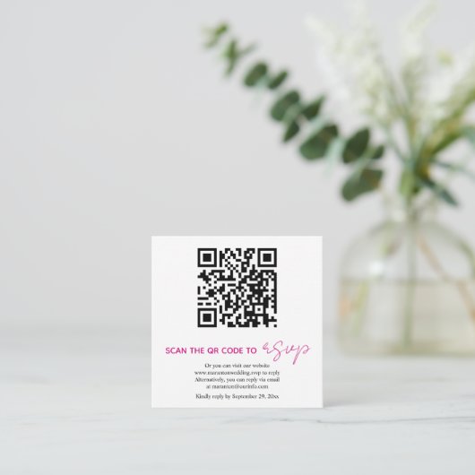 Carte D'accompagnement Code QR calligraphie magenta RSVP photo mariage (Debout devant)