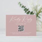 Carte D'accompagnement Code QR de réponse de mariage élégant Rose Poussié (Debout devant)
