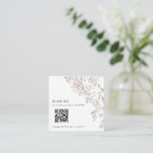 Carte D'accompagnement Code QR de réponse de mariage floral rose minimal (Debout devant)