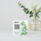 Carte D'accompagnement Code QR de simple verdure d'eucalyptus pour RSVP d (Debout devant)