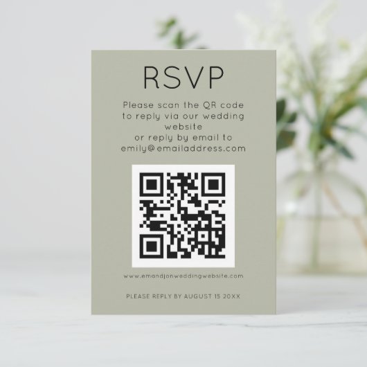 Carte D'accompagnement Code QR simple Soft Sage Wedding RSVP (Debout devant)