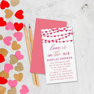 Carte D'accompagnement Cœurs d'amour en ficelle suspendus pour la fête de