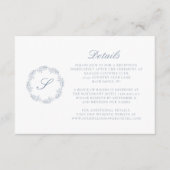 Carte D'accompagnement Couronne de script de monogramme Bleu Poussiéreux (Devant)