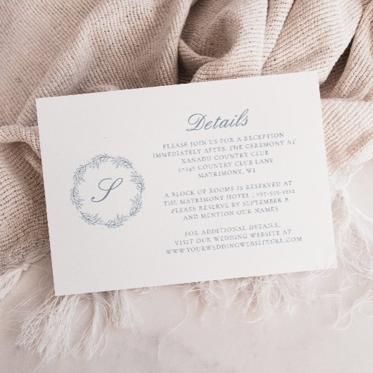Carte D'accompagnement Couronne de script de monogramme Bleu Poussiéreux