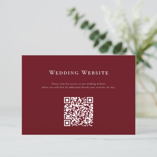 Carte D'accompagnement Deep Red Modern Mariage Website QR Code Card (Debout devant)