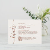 Carte D'accompagnement Design Chic Boho Cream Script Détails Mariage (Debout devant)