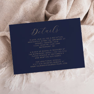 Carte D'accompagnement Détails de mariage à l'écriture dorée sur fond ble