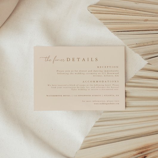 Carte D'accompagnement Détails de mariage avec écriture moderne marron