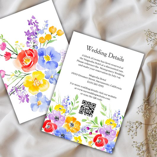 Carte D'accompagnement Détails de mariage avec fleurs printanières vibran