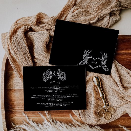 Carte D'accompagnement Détails de mariage gothique Mains de squelette de