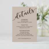 Carte D'accompagnement Détails de mariage Latte Mocha Black Script (Debout devant)