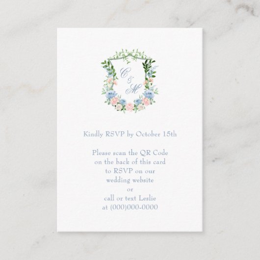 Carte D'accompagnement Dusty Blue Floral Crest Mariage QR Code RSVP (Devant)