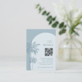 Carte D'accompagnement Dusty Blue Palm Trees QR Code Détails Mariage (Debout devant)