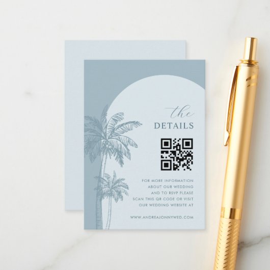 Carte D'accompagnement Dusty Blue Palm Trees QR Code Détails Mariage (Devant/Arrière en situation)