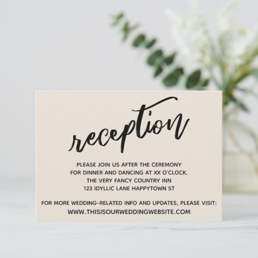 Carte D'accompagnement Écriture décontractée Réception de mariage crème (Debout devant)