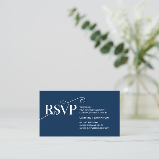 Carte D'accompagnement Elegant Classy, Navy Blue Script, réponse RSVP (Debout devant)