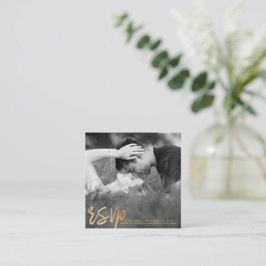 Carte D'accompagnement Elegant Gold Foil Script photo RSVP (Debout devant)