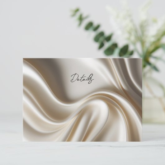 Carte D'accompagnement Elegant ivory satin wedding details card (Debout devant)