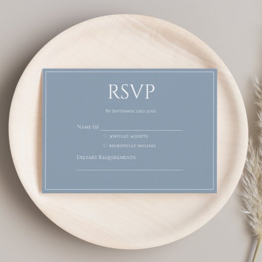 Carte D'accompagnement Élégant Moderne Bleu Poussiéreux Monogramme RSVP