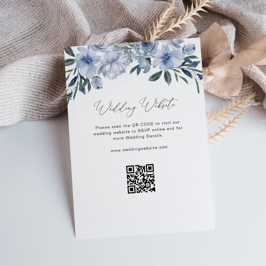 Carte D'accompagnement élégant script bleu fleuri mariage site Web