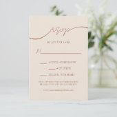 Carte D'accompagnement Élégante Terracotta moderne Script Wedding RSVP (Debout devant)