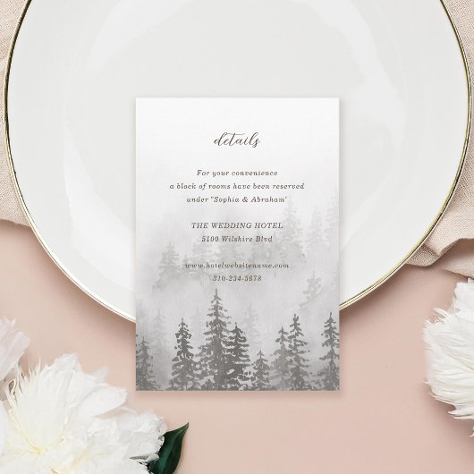 Carte D'accompagnement Evergreens dans la forêt de brouillard Gris Brown