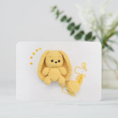 Carte D'accompagnement Handmade Crochet Bunny – Cozy Yarn Aesthetic (Debout devant)