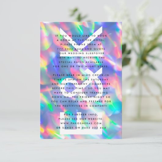 Carte D'accompagnement Iridescente Ultra Moderne Mariage Monogramme (Debout devant)