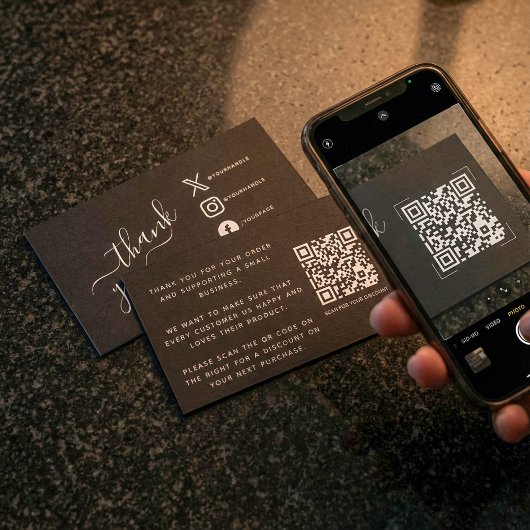 Carte D'accompagnement Les icônes des médias sociaux blancs remercient