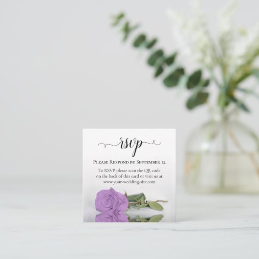Carte D'accompagnement Lilac Purple Rose Mariage élégant RSVP QR Code (Debout devant)