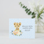 Carte D'accompagnement Lion Cub Baby shower bleu RSVP (Debout devant)