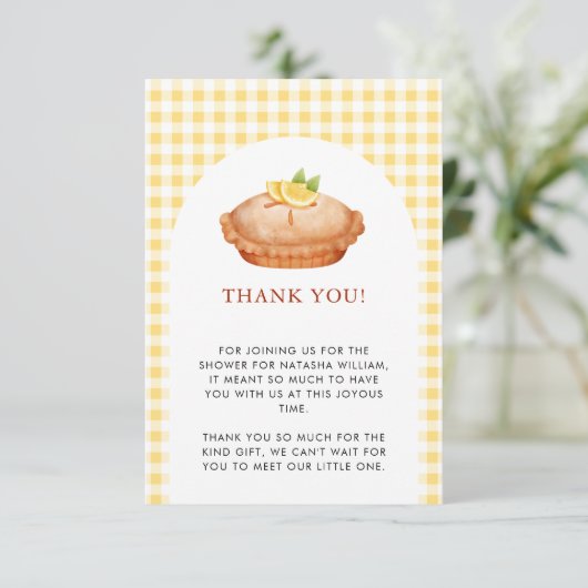 Carte D'accompagnement Little Cutie Pie Merci de Baby shower jaune (Debout devant)