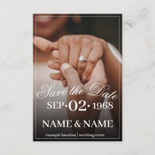 Carte D'accompagnement Mains d'un couple de mariage de couleur avec annea