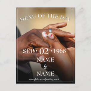 Carte D'accompagnement Mains d'un couple de mariage fabuleux qui montrent