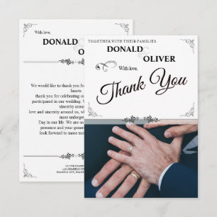 Carte D'accompagnement Mains d'un couple gay de mariage avec des anneaux