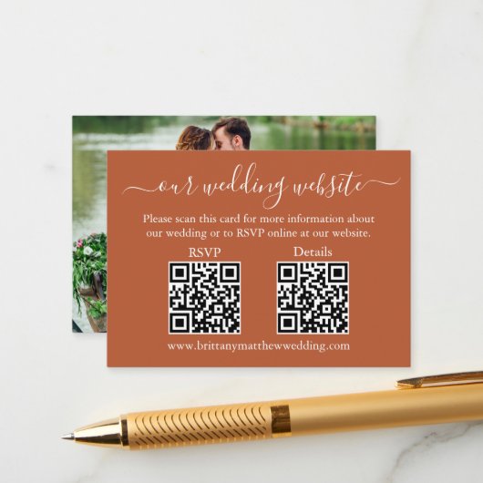 Carte D'accompagnement Mariage 2 QR RSVP Détails Photo Terracotta (Devant/Arrière en situation)
