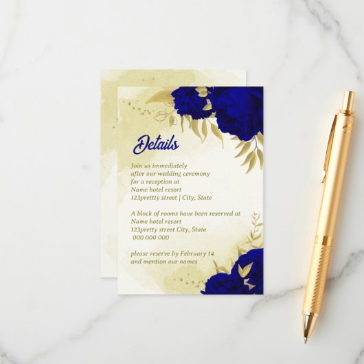 Carte D'accompagnement Mariage botanique d'or des fleurs bleues royales (Devant/Arrière en situation)