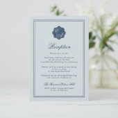 Carte D'accompagnement Mariage Côte de Dusty Blue Monogram Réception (Debout devant)