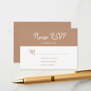 Carte D'accompagnement Mariage de script beige simple et moderne RSVP