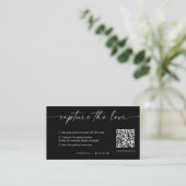 Carte D'accompagnement Mariage de script moderne Capturez l'amour QR Code (Debout devant)