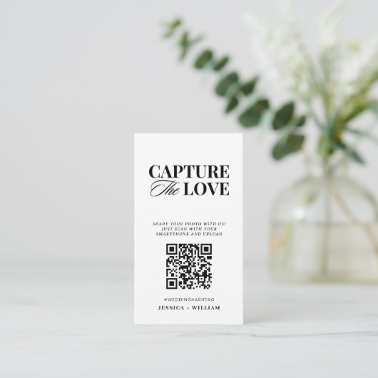 Carte D'accompagnement Mariage de script moderne Capturez l'amour QR Code (Debout devant)